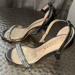 Allegra K Silver Women's Heels New! Size 6